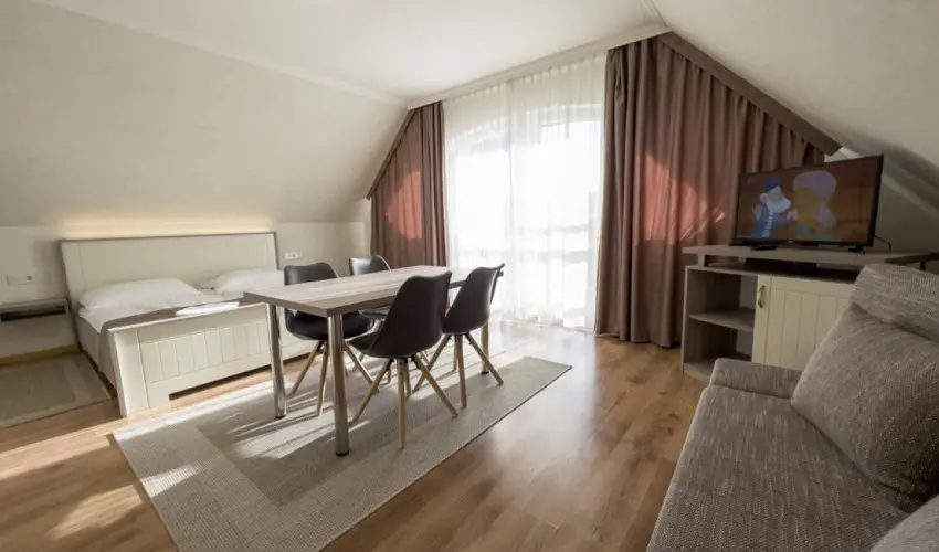 J�rja Panzi� Hajd�szoboszl�