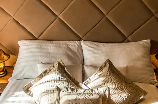 Koml� Hotel, Gyula